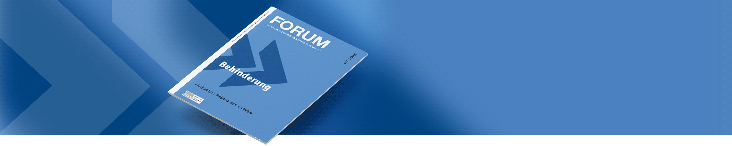Die Broschüre FORUM 2-2023 auf blauem Hintergrund